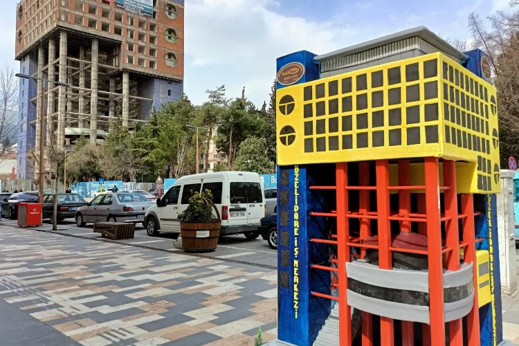 Kahramanmaraş’ın sarı binasına pastalı veda -
