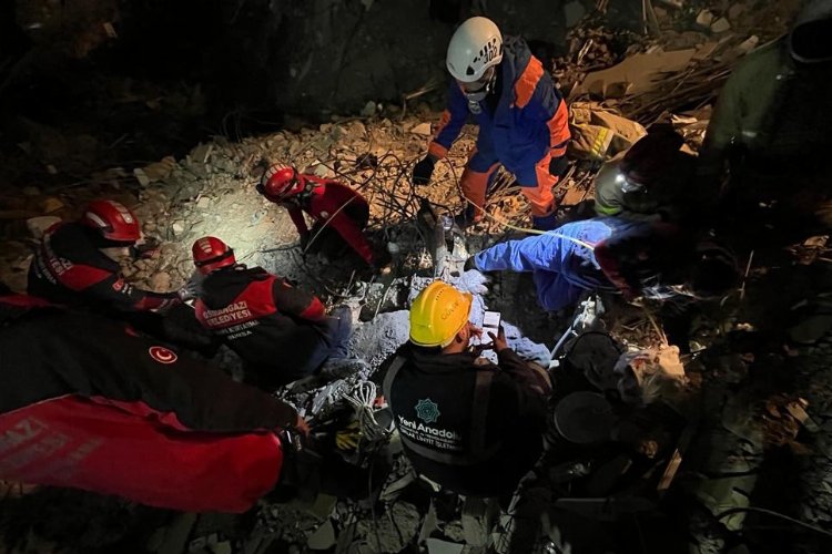 Kahramanmaraş'ta aynı aileden üç kişi sağ çıkartıldı... Mucizenin adı Taşan ailesi -