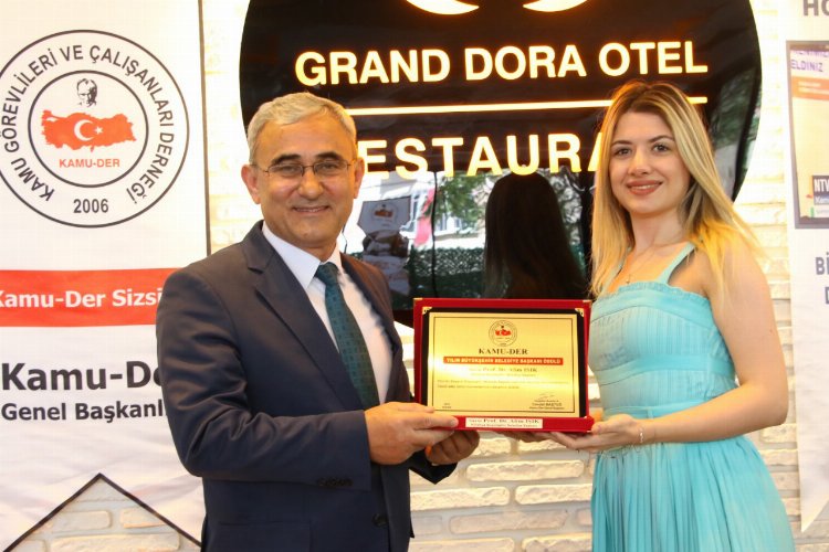Kamu-Der'den yılın başkanı ödülü Kütahya'ya -