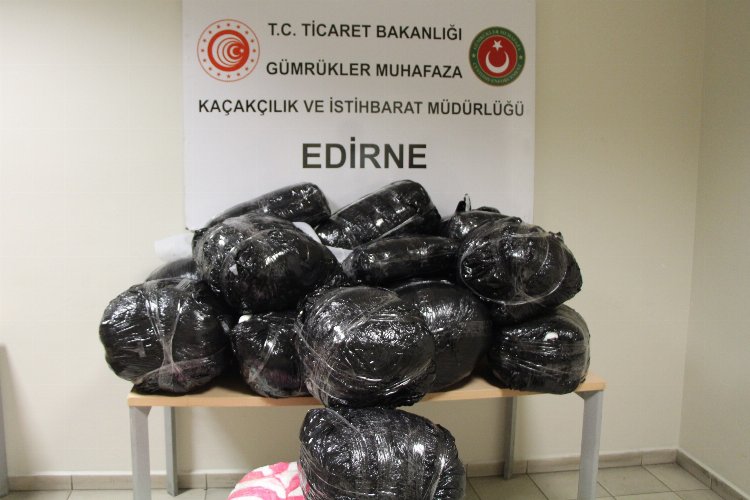 Kapıkule'de kaçak gelinlikler X-Ray'a takıldı! -