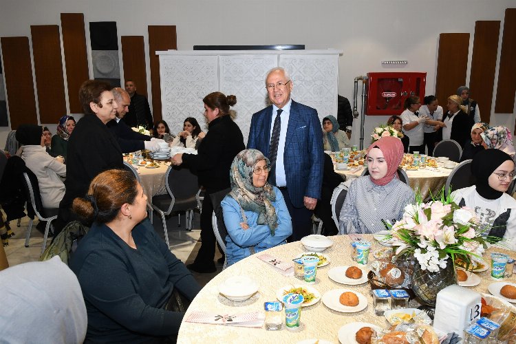 Karabağlar'da kadınlardan 'semt merkezi' teşekkürü -