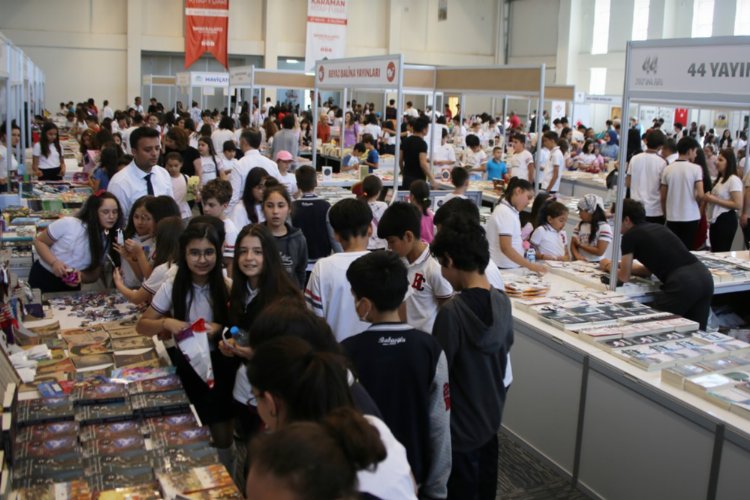 Karaman’da gençlerin kitap tutkusu -