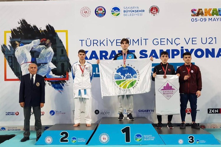 Karate şampiyonasına Sakarya Büyükşehir damga vurdu -