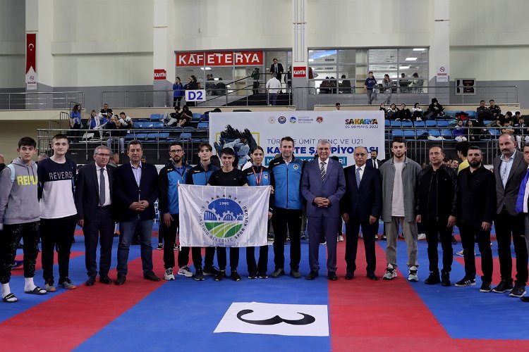 Karate şampiyonasına Sakaryalı sporcular damga vurdu -