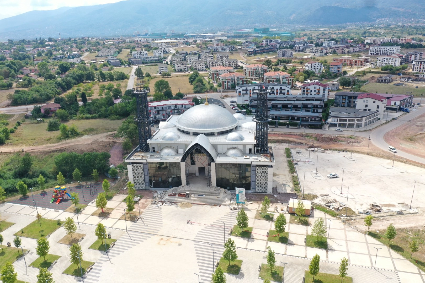 Kartepe Kent Meydanı Camii’nde hummalı çalışma   -