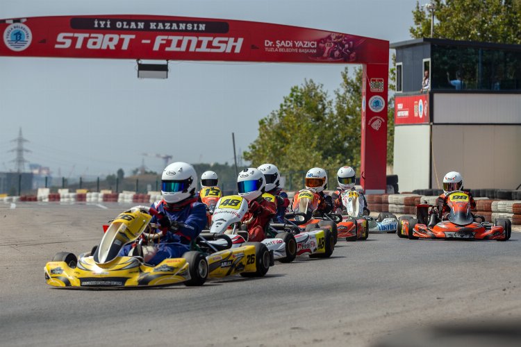 Karting heyecanı İstanbul Tuzla'da sürüyor -