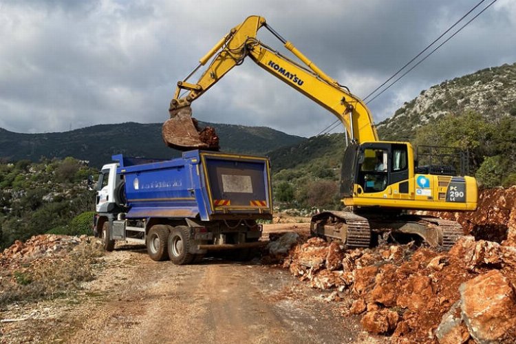 Kaş yolunda genişletme çalışması -