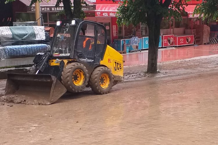 Kastamonu'da sel... Ekipler sahada -