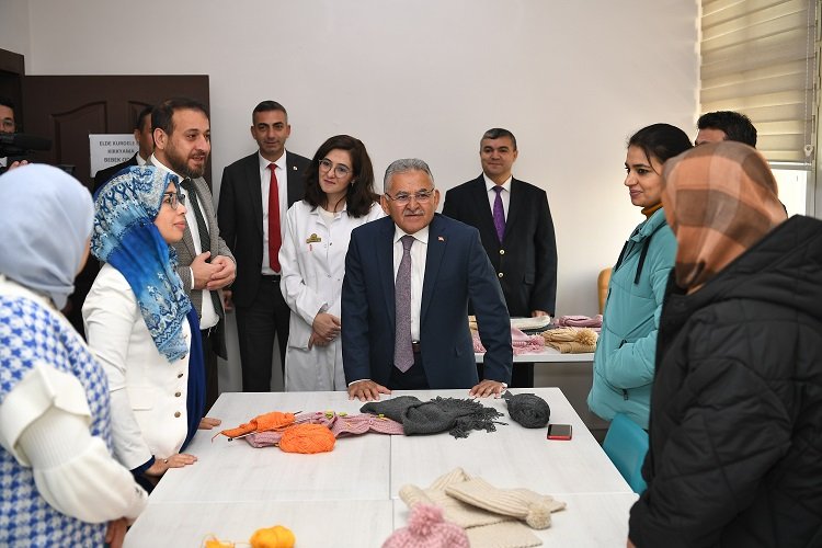 KAYMEK çocuklara iyilik örüyor -