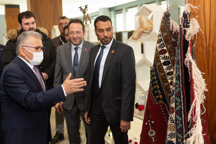 KAYMEK Sergisi'ne hayran kalan BAE Büyükelçisi'nden sanata ve sanatçıya destek -