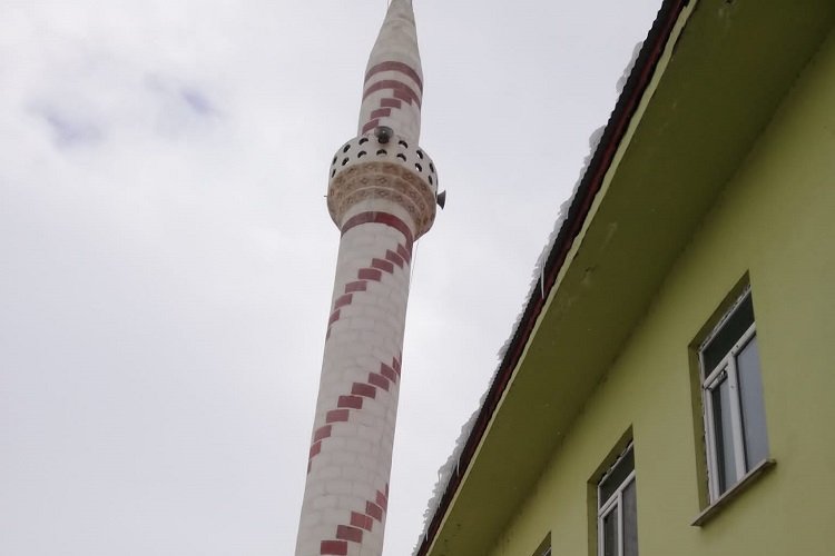 Kayseri Büyükşehir ağır hasarlı camiyi sorunsuz yıktı -