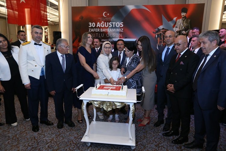 Kayseri Büyükşehir'den 101'nci Yıl Resepsiyonu -