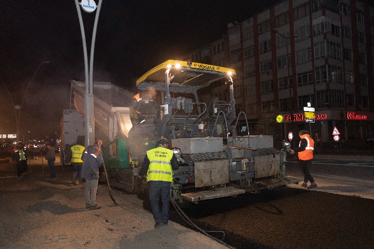 Kayseri Büyükşehir'den ana arterlerde yoğun mesai -