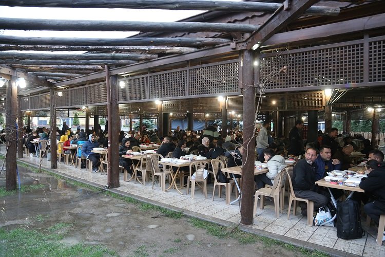 Kayseri Büyükşehir'den bereketli iftar sofrası -