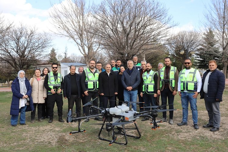 Kayseri Büyükşehir'den drone ile ilaçlama -