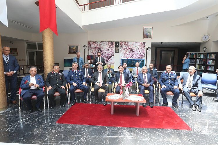 Kayseri Büyükşehir'den huzurevinde bayram kutlaması -