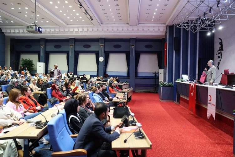 Kayseri Büyükşehir'den kadın personele meme kanseri eğitimi -