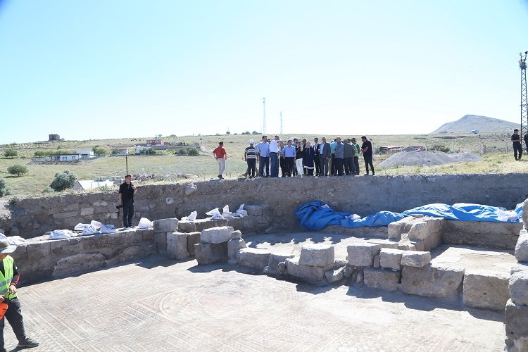 Kayseri Büyükşehir'den mozaik mesaisi -