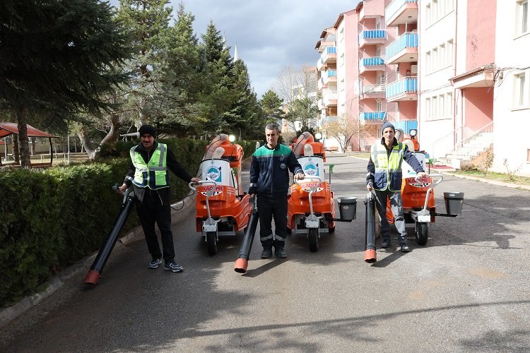 Kayseri Büyükşehir'e 3 park süpürge makinesi -