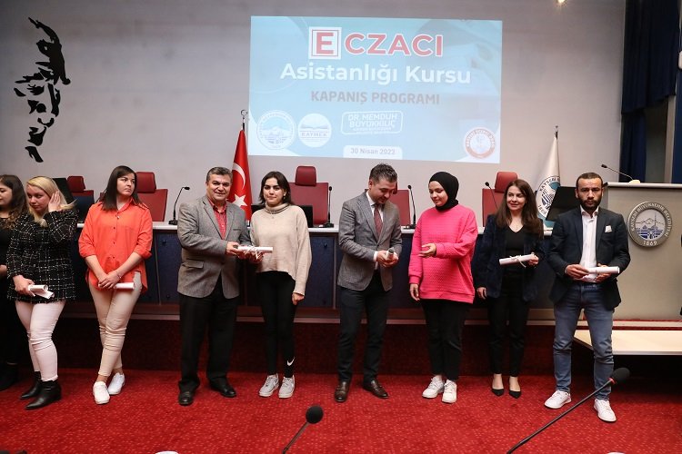 Kayseri Büyükşehir'in eczacı asistanlığı kursu sona erdi -