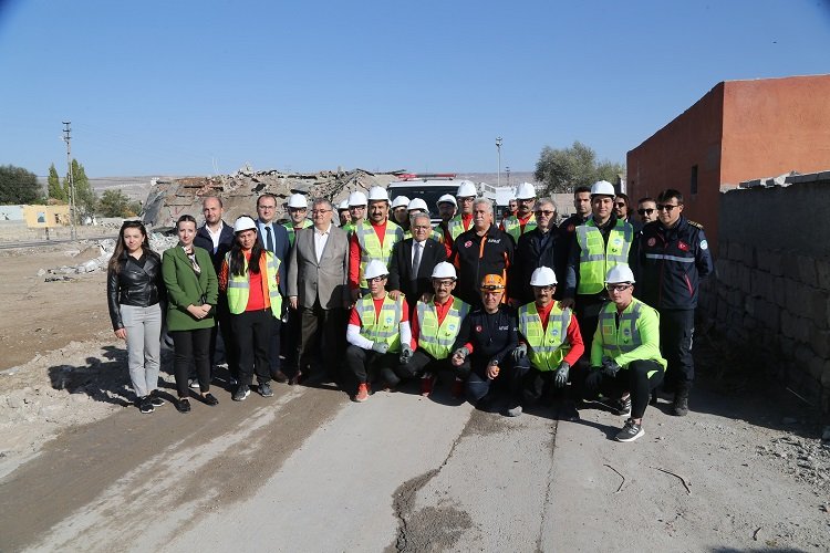 Kayseri Büyükşehir Kentsel Arama Kurtarma'dan tatbikat -