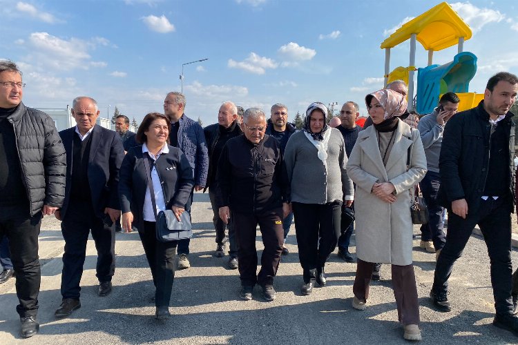Kayseri Büyükşehir meclisinden deprem bölgesine ziyaret -