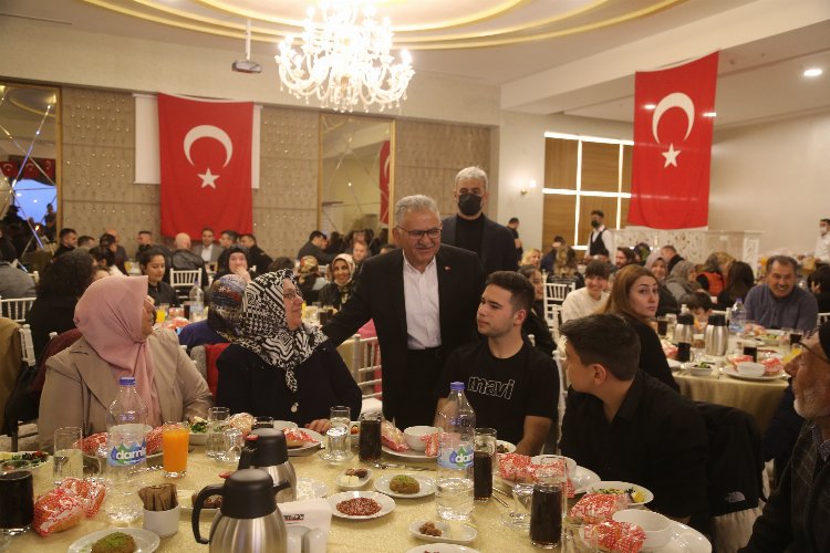 Kayseri Büyükşehir'de şehit aileleri, gazi ve yakınları iftarda buluştu -