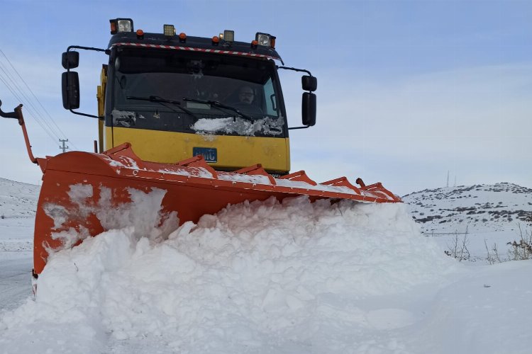 Kayseri Büyükşehir'den karla yoğun mücadele -