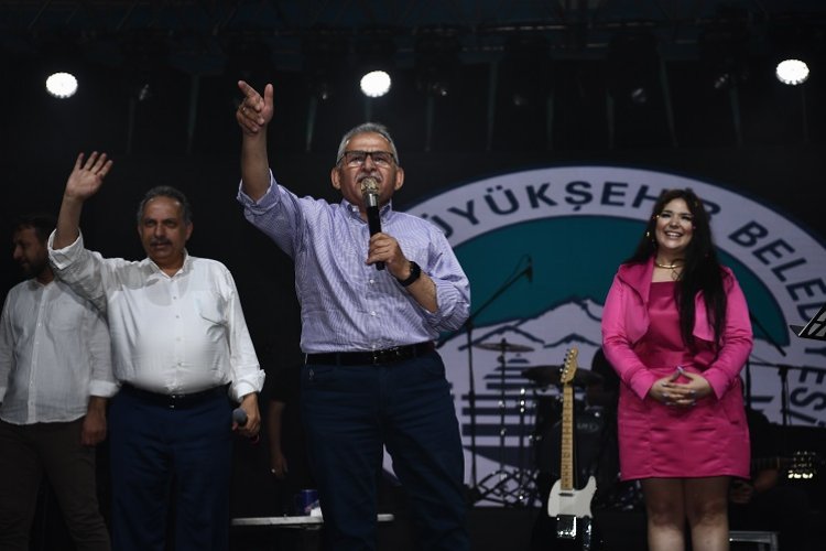 Kayseri Büyükşehir'in 'yaza merhaba' festivaline büyük ilgi -
