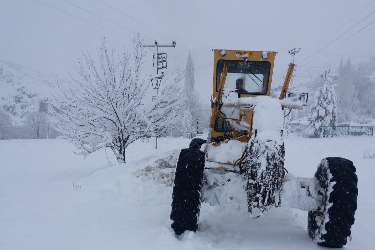 Kayseri Büyükşehir, tipiden dolayı kapanan 83 kırsal mahalle yolunu açtı -
