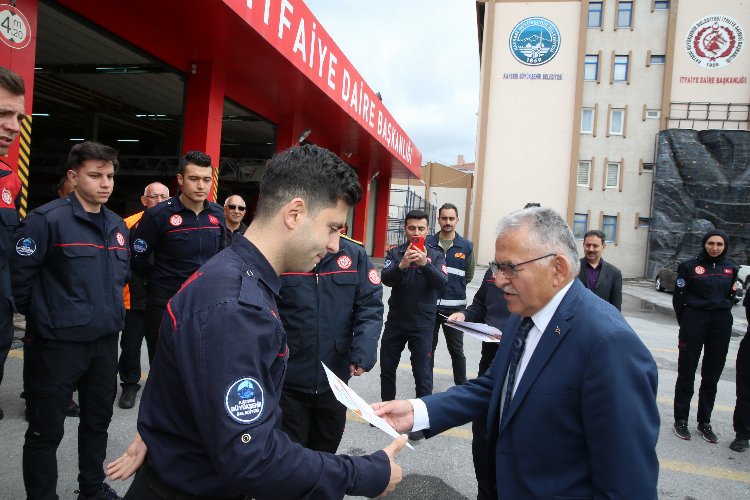 Kayseri'de 16 itfaiyeciye katılım belgeleri verildi -