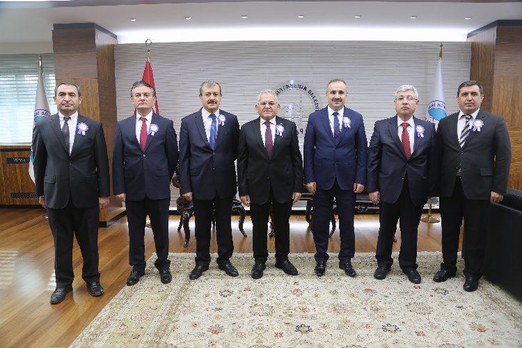 Kayseri'de Başkan Büyükkılıç'a 'Vergi Haftası' ziyareti -