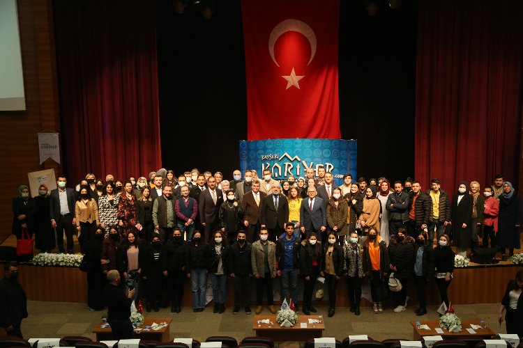 Kayseri'de Büyükkılıç'tan üniversite öğrencilerine: 