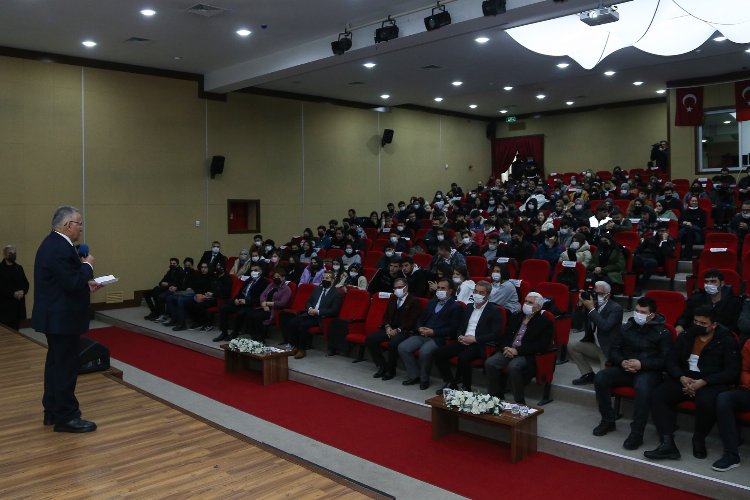Kayseri'de gençlerle tecrübe paylaşımı -