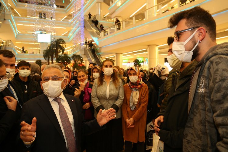 Kayseri'de üniversiteli öğrencilerden 'çamaşırhane' teşekkürü -