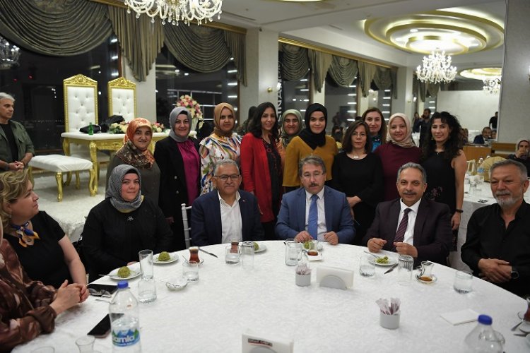 Kayseri'de sağlıkçılara özel tebrik -