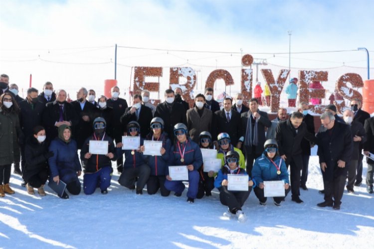 Kayseri'de suça sürüklenen çocuklara kayak eğitimi -