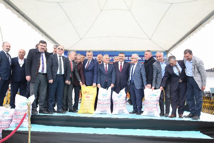 Kayseri'de tarım projeleri meyvelerini veriyor -