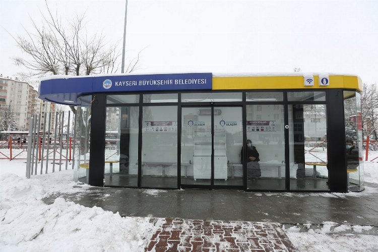 Kayseri'de teknolojik ısıtmalı duraklar ilgi gördü -