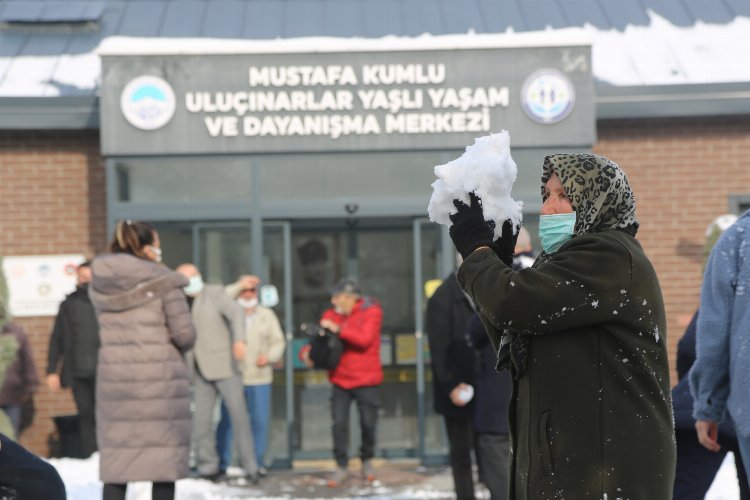 Kayseri'de ulu çınarların kar keyfi -