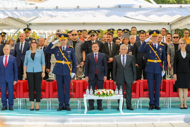Kayseri'de Zafer'in 100'üncü yıl coşkusu -