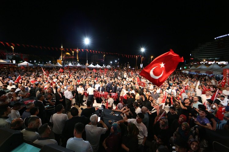 Kayseri dinamikleri 'Yüzyılın Kahramanları'na övgü yağdırdı -