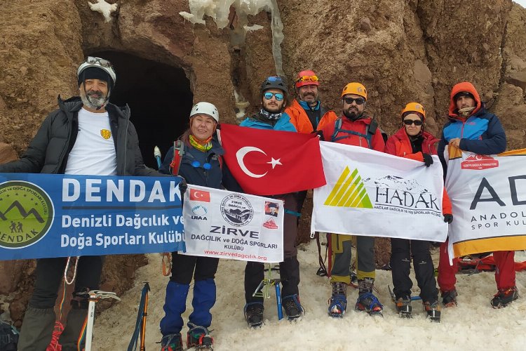 Kayseri Erciyes Kuzey Buzul zirve tırmanışı tamamlandı -