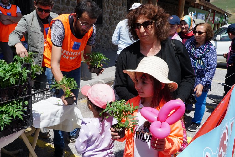 Kayseri Erciyes'te 4.8 ton atık çöp temizliği -