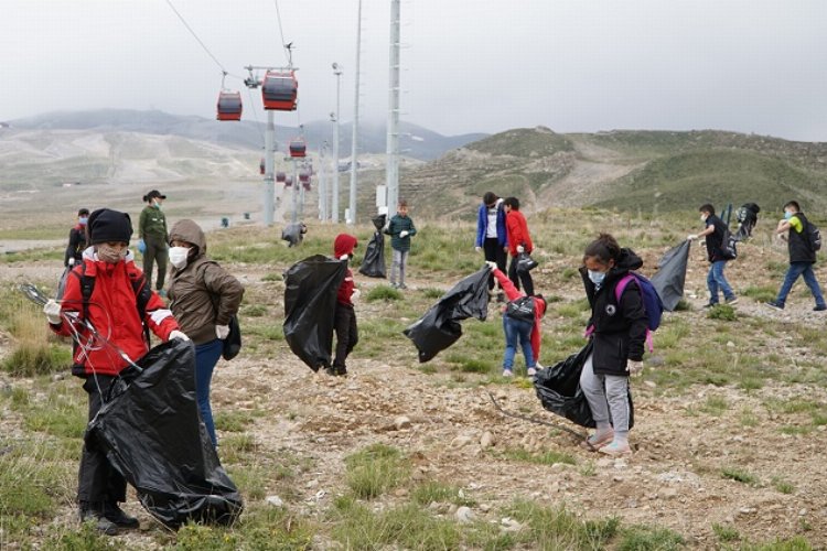 Kayseri Erciyes'te temizlik zamanı -
