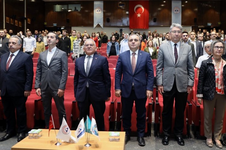 Kayseri Erciyes Üniversitesi'nden çifte kongre -