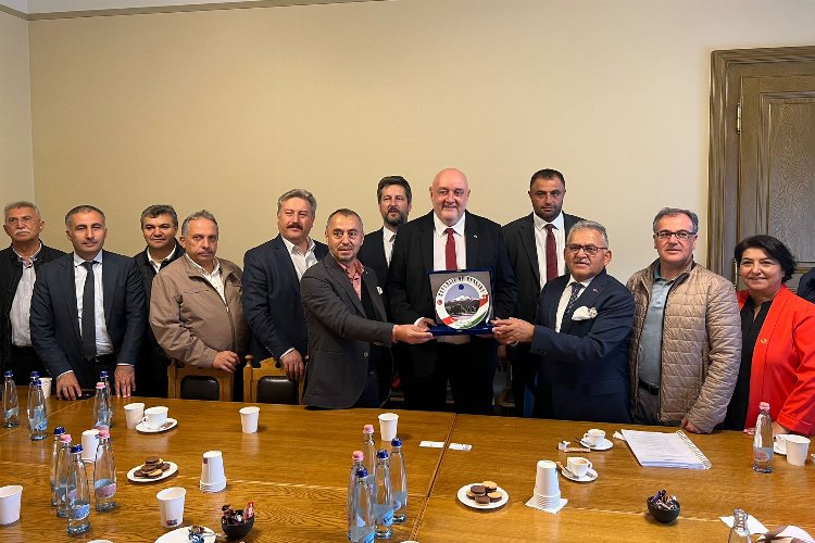 Kayseri heyetinden Macaristan Parlamentosu'na çıkarma -