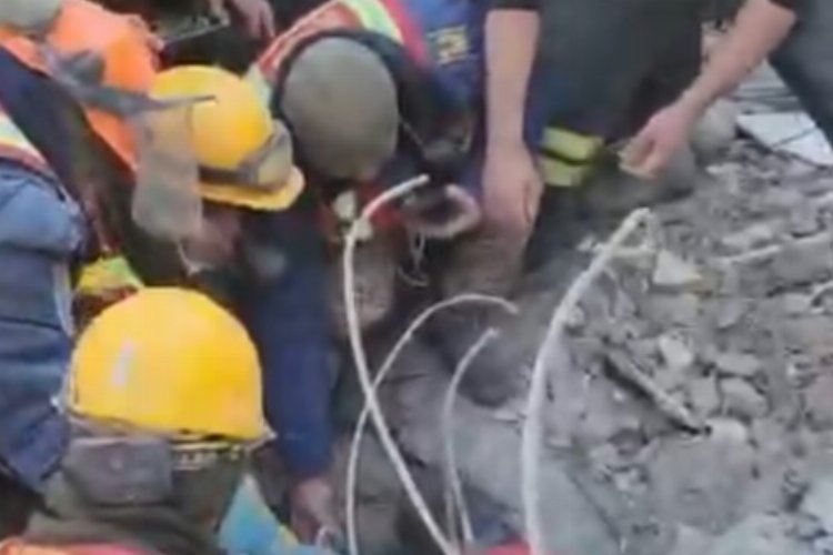Kayseri itfaiyesinden 180'nci saatte can kurtardı -