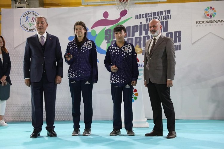 Kayseri Kocasinan başarılı sporcuları ödüllendirdi -