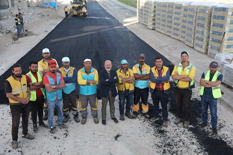 Kayseri Kocasinan'da sezonun ilk asfaltı döküldü -
